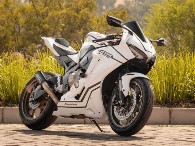 2017-2023 Honda CBR1000RR Motorcycle Fairings - White with Black Stripe Fireblade Canada